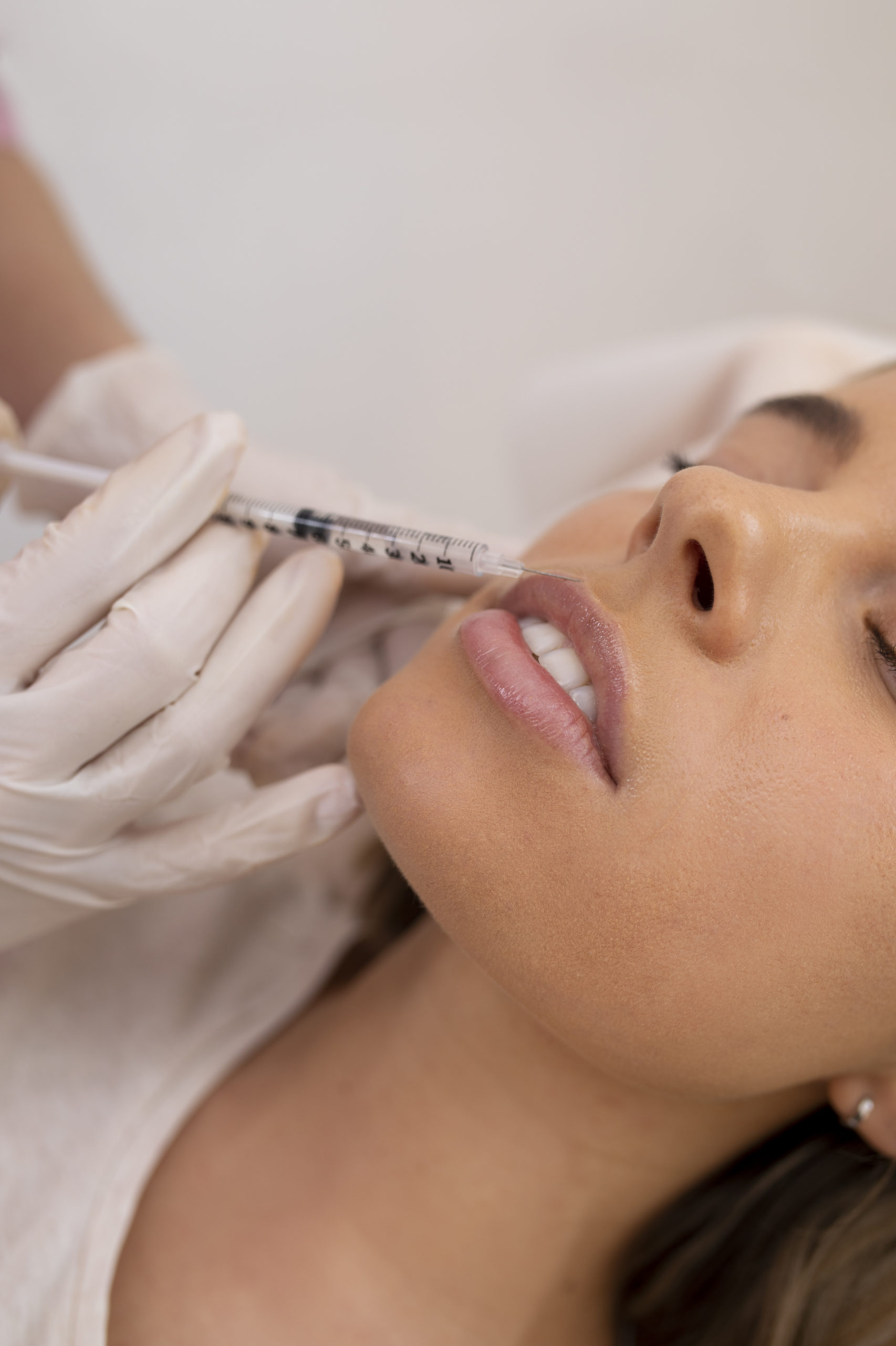woman getting lipfiller